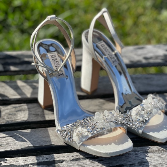 - Badgley Mischka Alexa Rhinestone flower ornament white satin embellished…8.5 - Picture 2 of 16